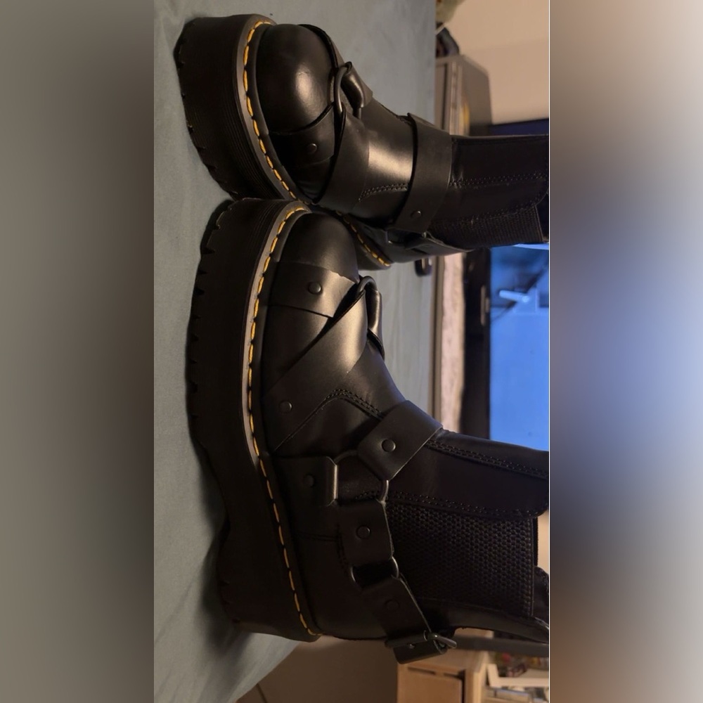 Dr. Martens 2976 Harness Leather Platform Chelsea Black boots